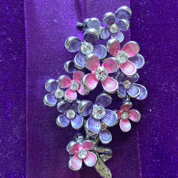 Floral Bouquet Brooch - Picture 3 of 8